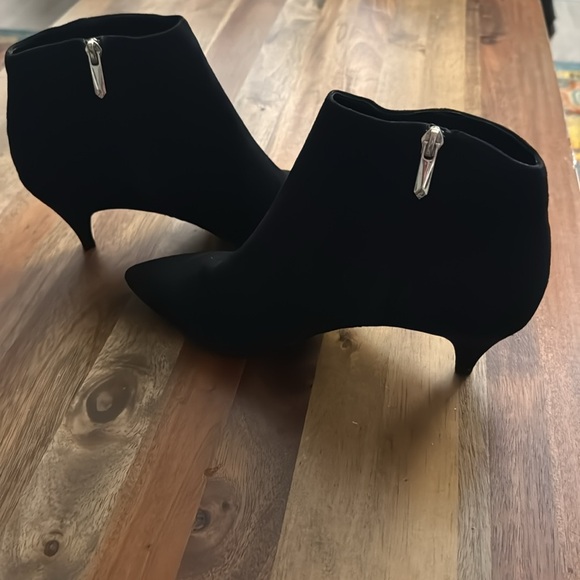 Sam Edelman - Size 8.5 - Kinzey Kitten Heel Suede Black Booties - Picture 5 of 6
